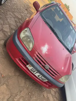 Toyota Raum 2000 Red