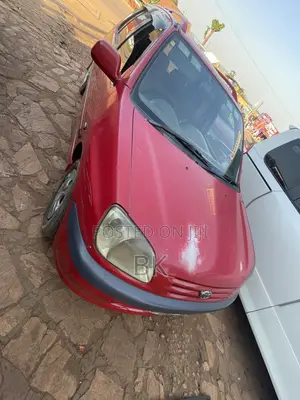 Toyota Raum 2000 Red