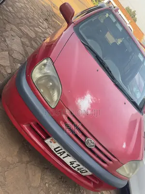 Toyota Raum 2000 Red