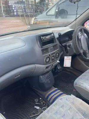 Toyota Raum 2000 Red