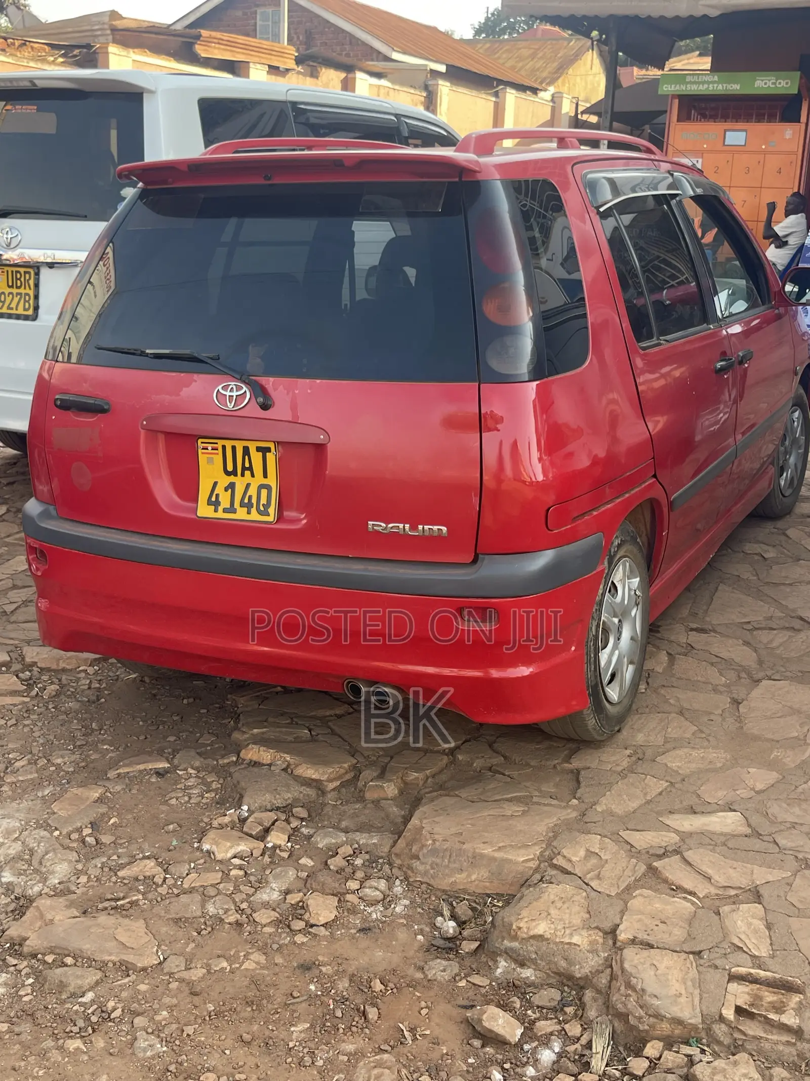 Toyota Raum 2000 Red