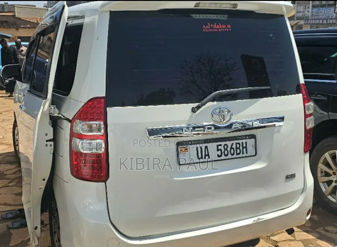 Toyota Noah 2011 White