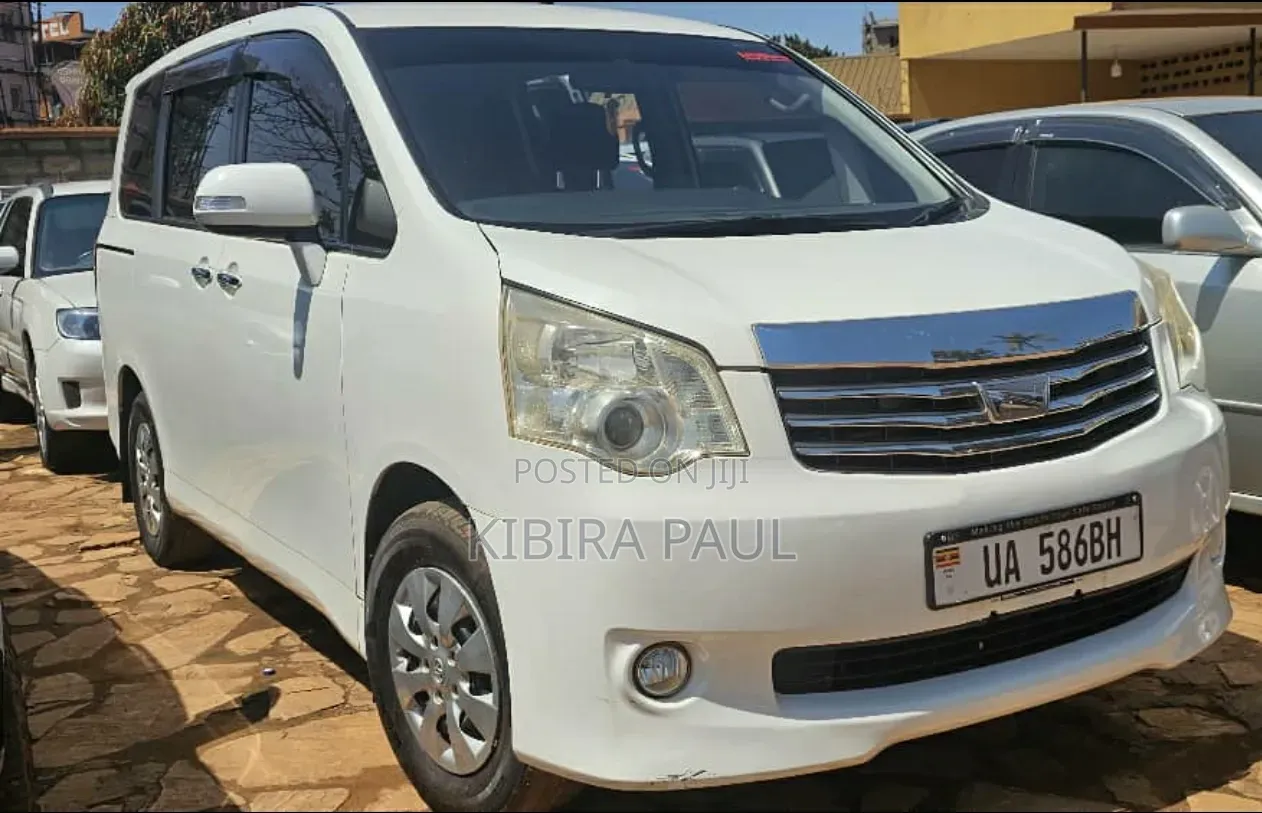 Toyota Noah 2011 White