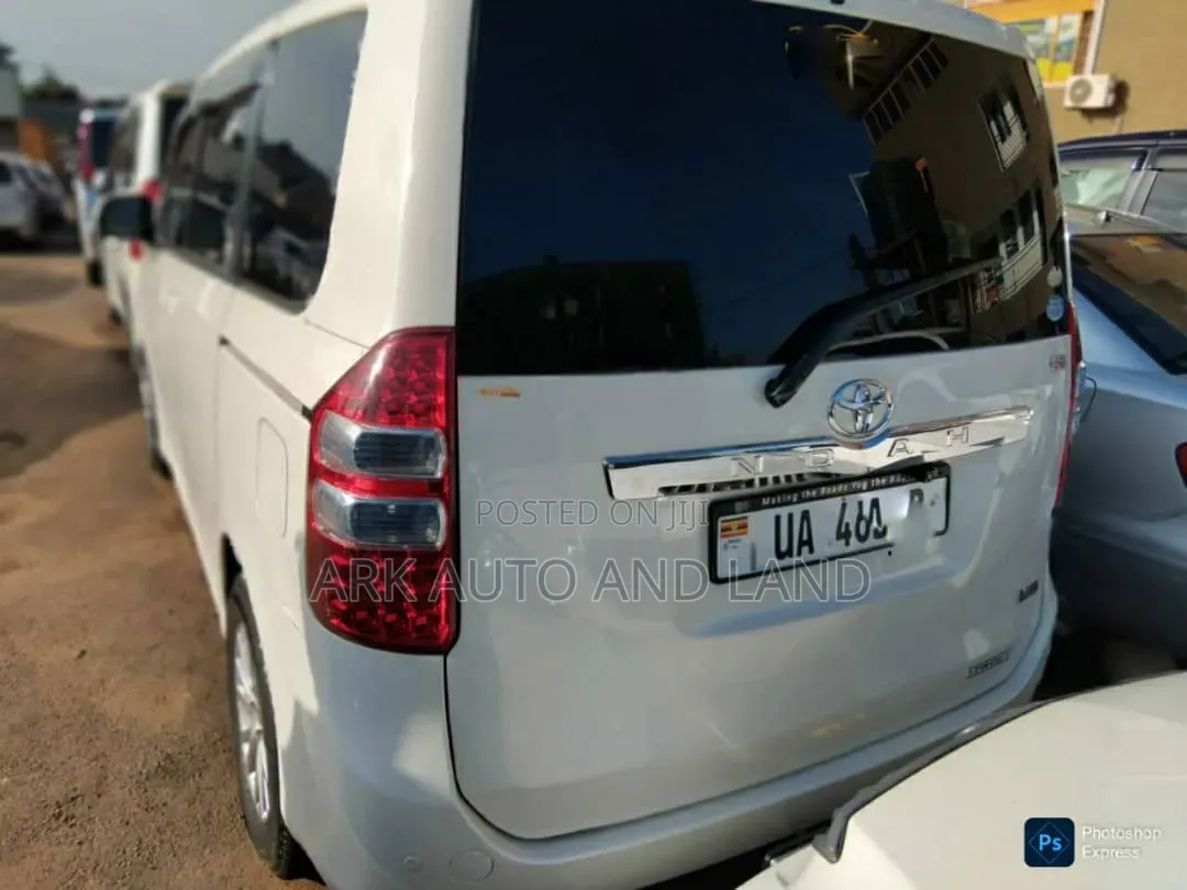 Toyota Noah 2012 White
