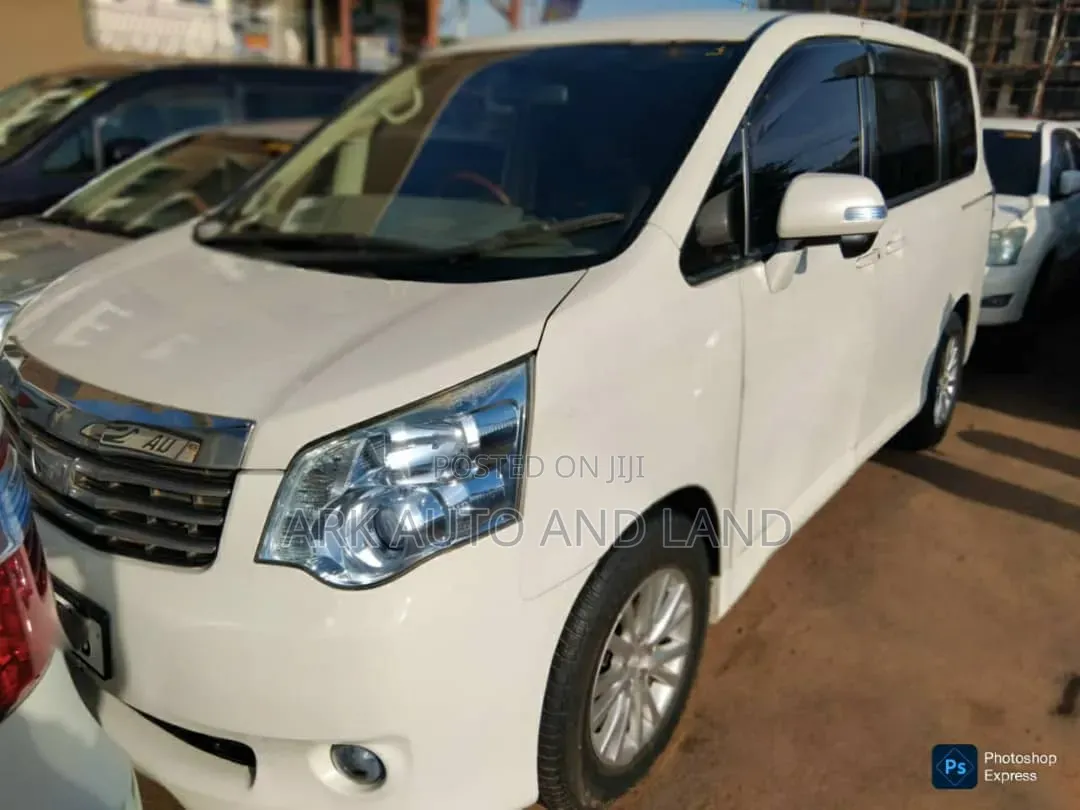 Toyota Noah 2012 White