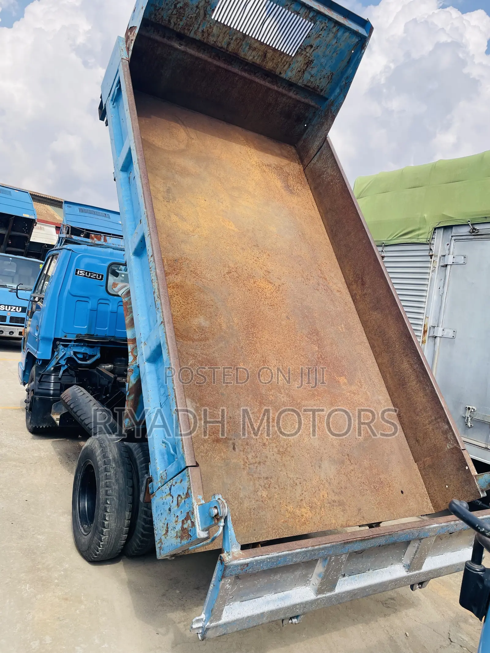 Isuzu Dumper 4lights