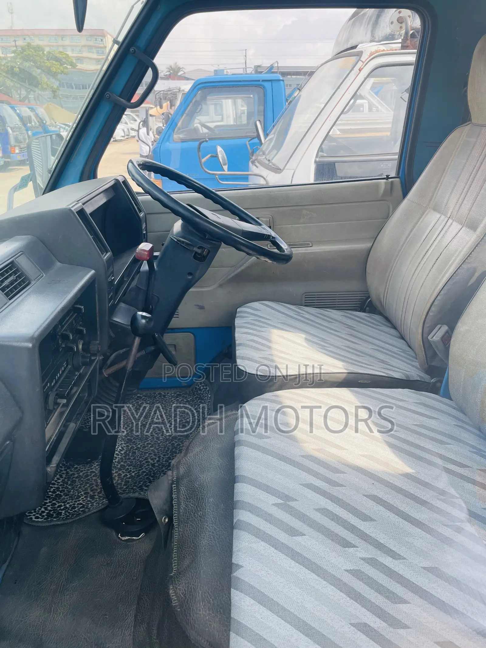 Isuzu Dumper 4lights