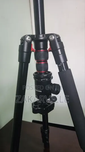 Neewer Tripod (Detachable to Monopod)