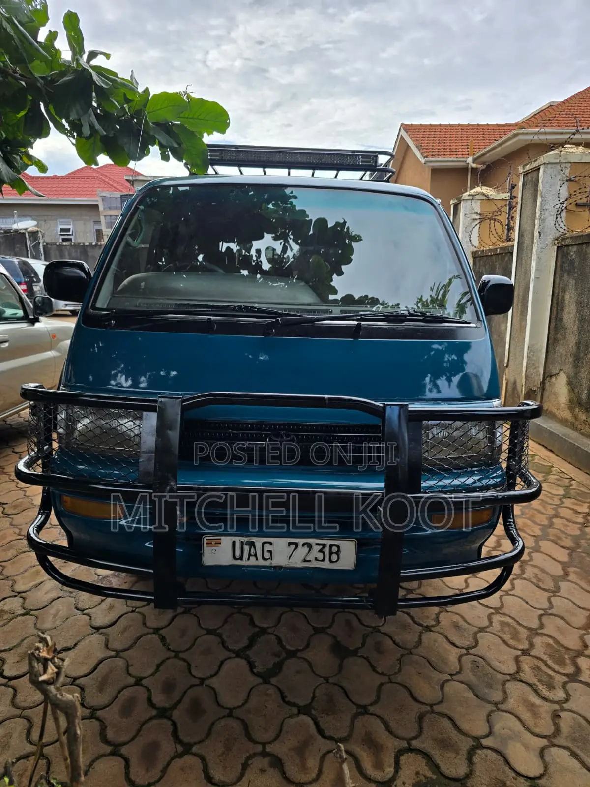 Toyota HiAce 1998 Blue