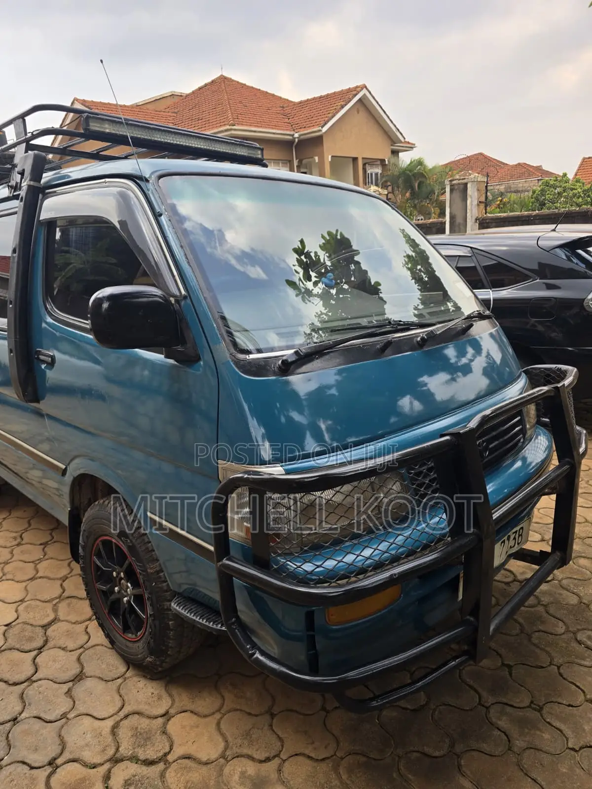 Toyota HiAce 1998 Blue