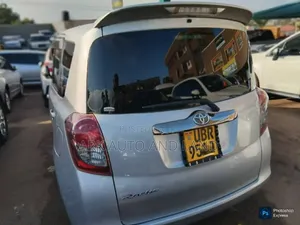Toyota Ractis 2012 Silver
