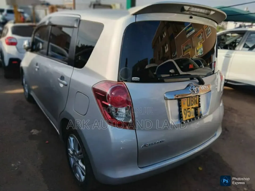 Toyota Ractis 2012 Silver