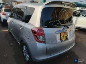 Toyota Ractis 2012 Silver