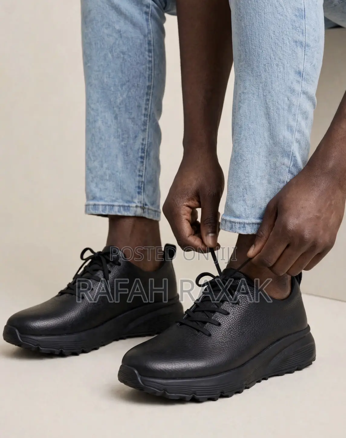 Men’s Classic Sleek Black Ecco Casual Leather Sneakers
