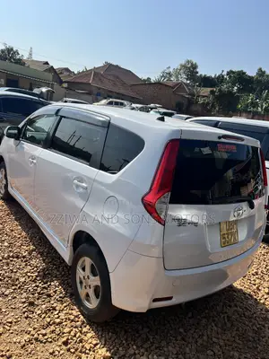 Toyota Passo Sette 1.5 AWD 2012 White