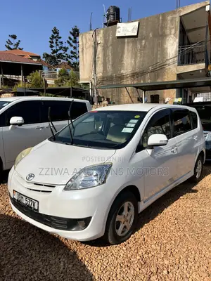 Toyota Passo Sette 1.5 AWD 2012 White