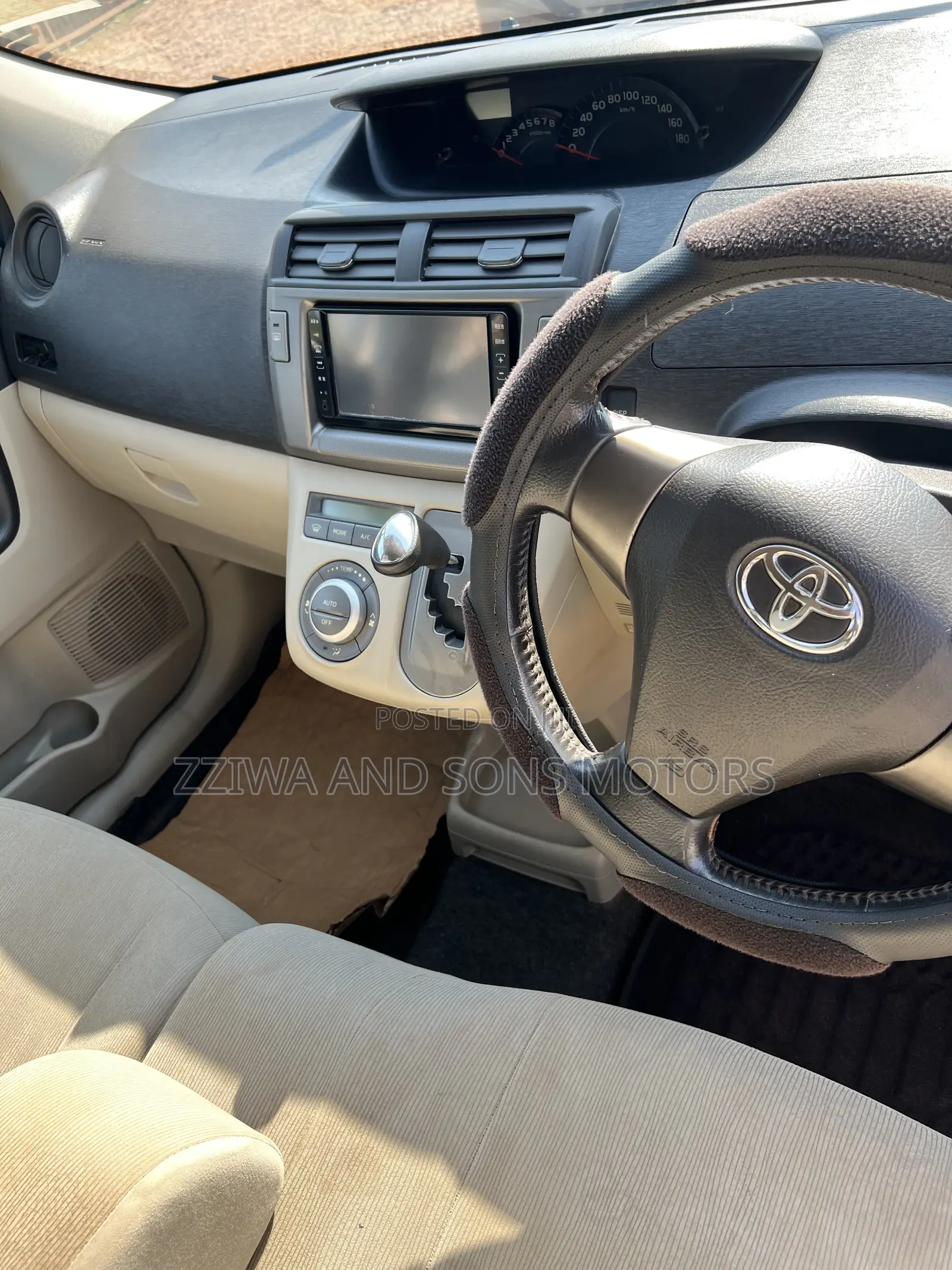 Toyota Passo Sette 1.5 AWD 2012 White