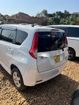 Toyota Passo Sette 1.5 AWD 2012 White
