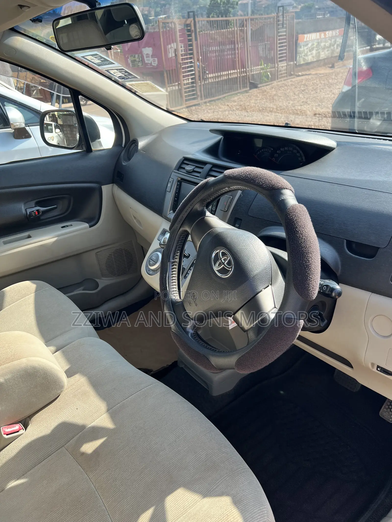 Toyota Passo Sette 1.5 AWD 2012 White