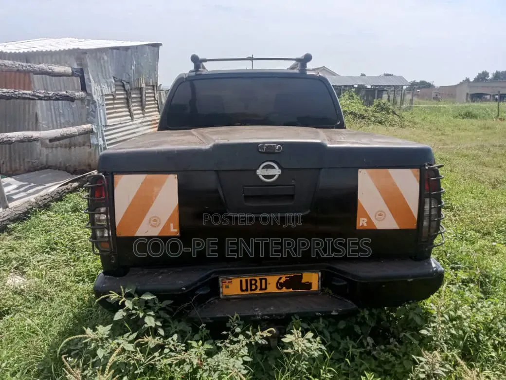 Nissan Navara 2008 Black