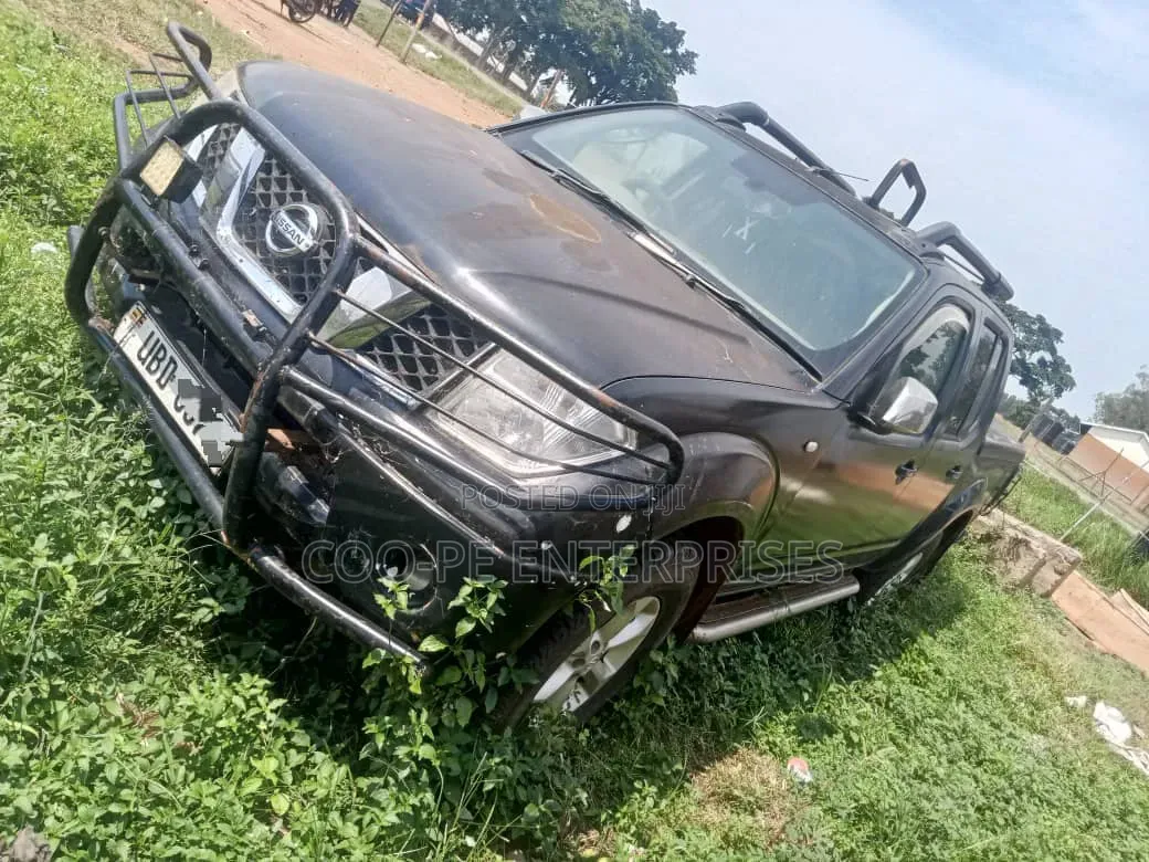 Nissan Navara 2008 Black