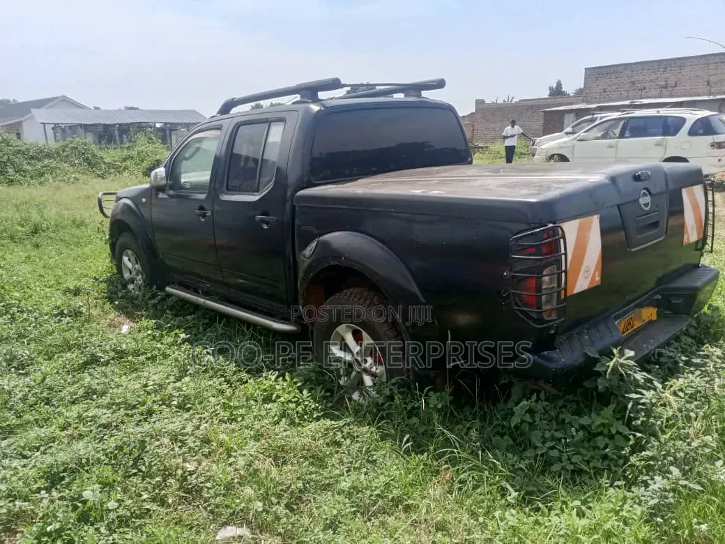 Nissan Navara 2008 Black