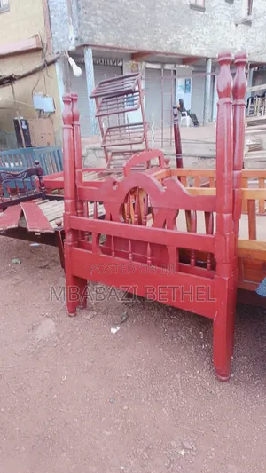 4by6 Wooden Bed in Good Condition Readily Available on Quick Sale