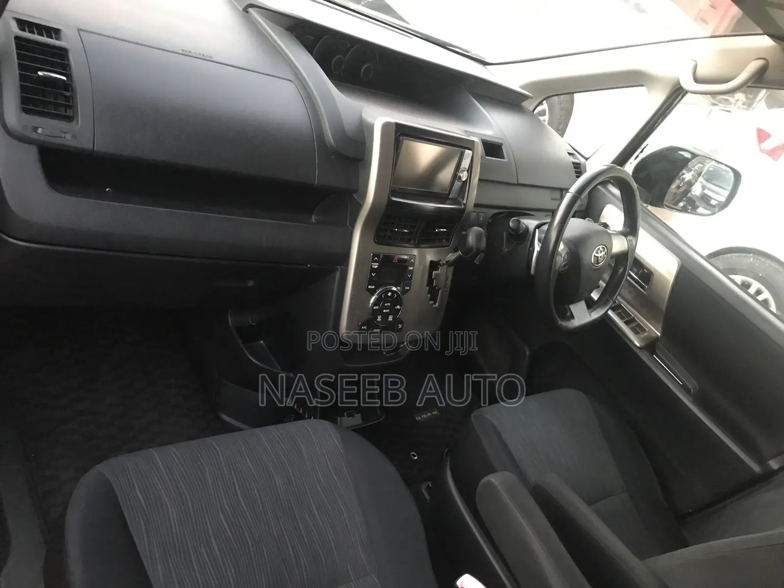 Toyota Noah 2012 Black