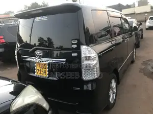 Toyota Noah 2012 Black