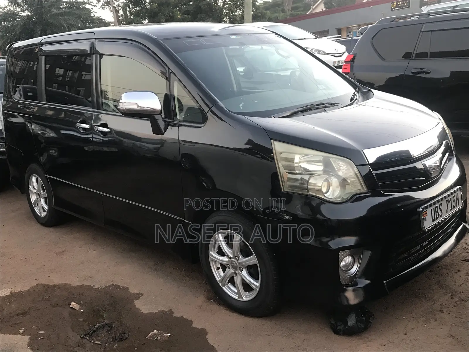 Toyota Noah 2012 Black