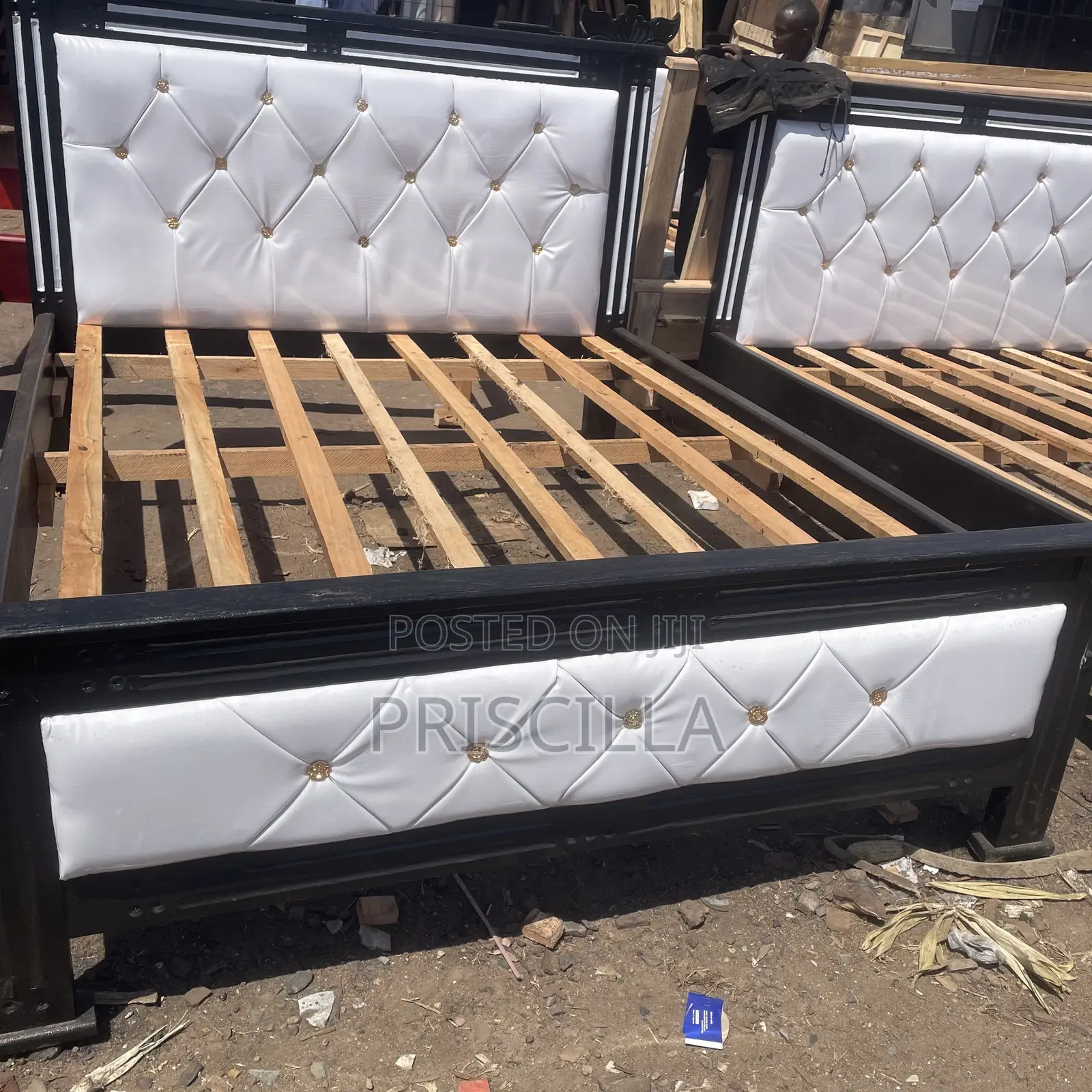 5by6 Leather With Buttons Bed