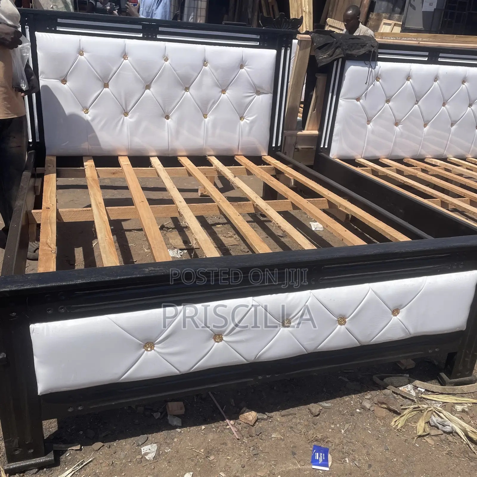 5by6 Leather With Buttons Bed