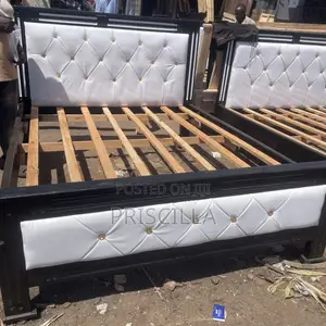 5by6 Leather With Buttons Bed