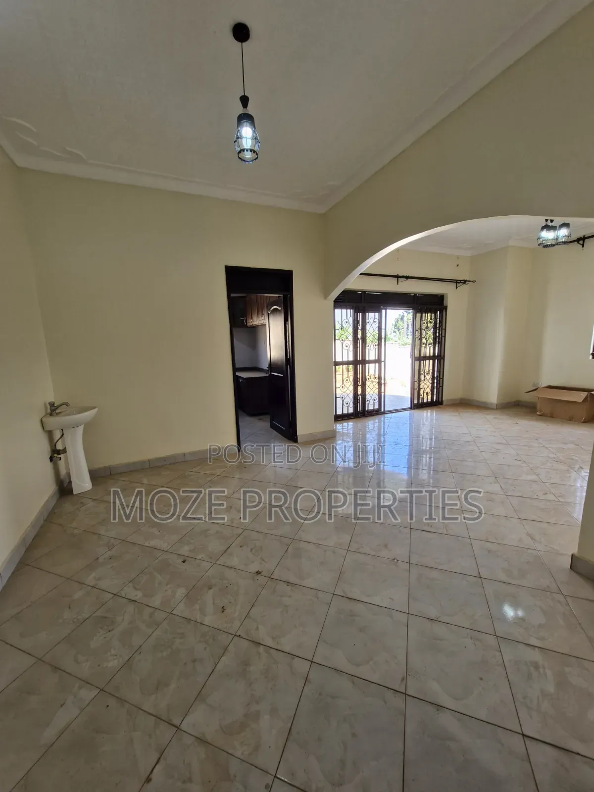 3bdrm Bungalow in Kira Mamerito Road., Central Division for rent