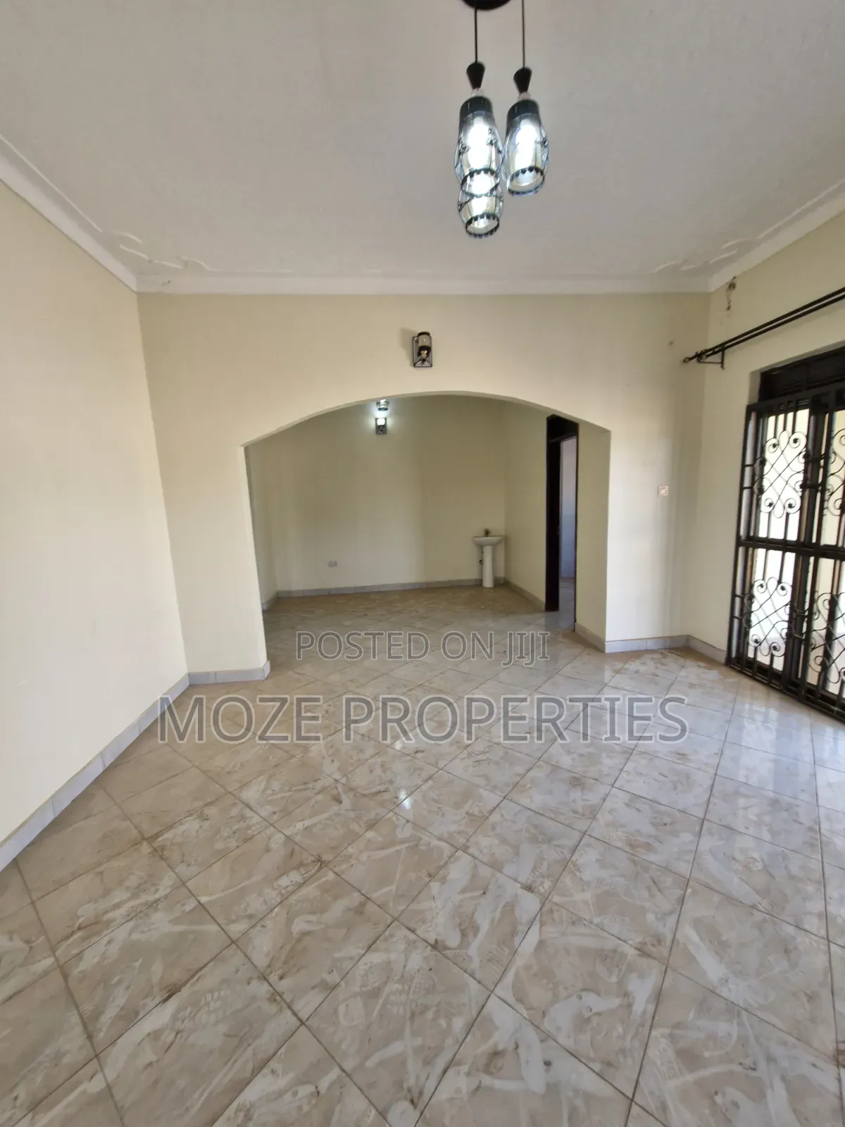 3bdrm Bungalow in Kira Mamerito Road., Central Division for rent