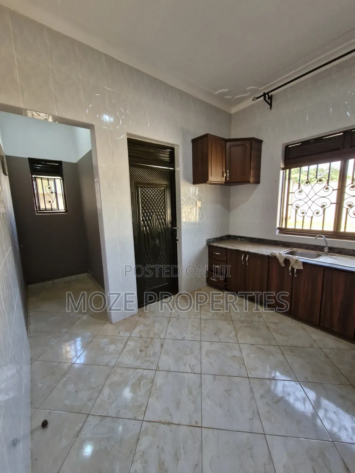 3bdrm Bungalow in Kira Mamerito Road., Central Division for rent