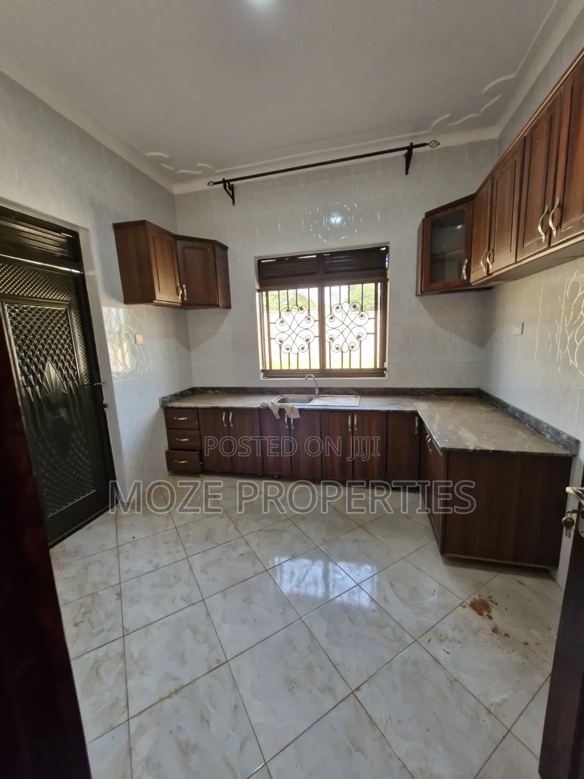 3bdrm Bungalow in Kira Mamerito Road., Central Division for rent