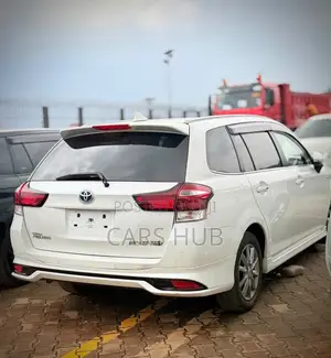 Toyota Corolla Fielder 1.5 Hybrid FWD 2018 White