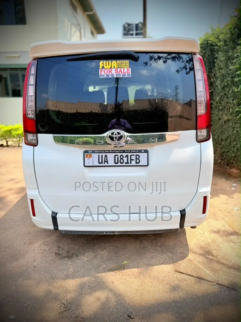 Toyota Noah 2.0 AWD (8 Seater) 2017 White