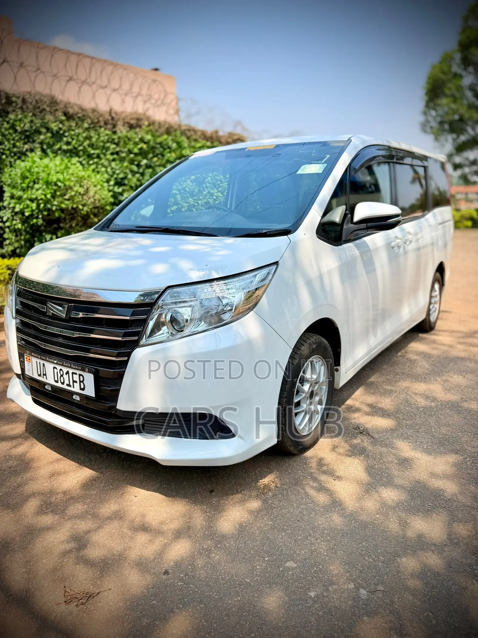 Toyota Noah 2.0 AWD (8 Seater) 2017 White