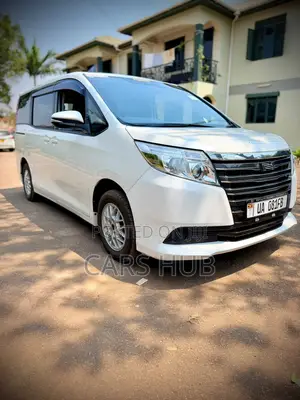 Toyota Noah 2.0 AWD (8 Seater) 2017 White