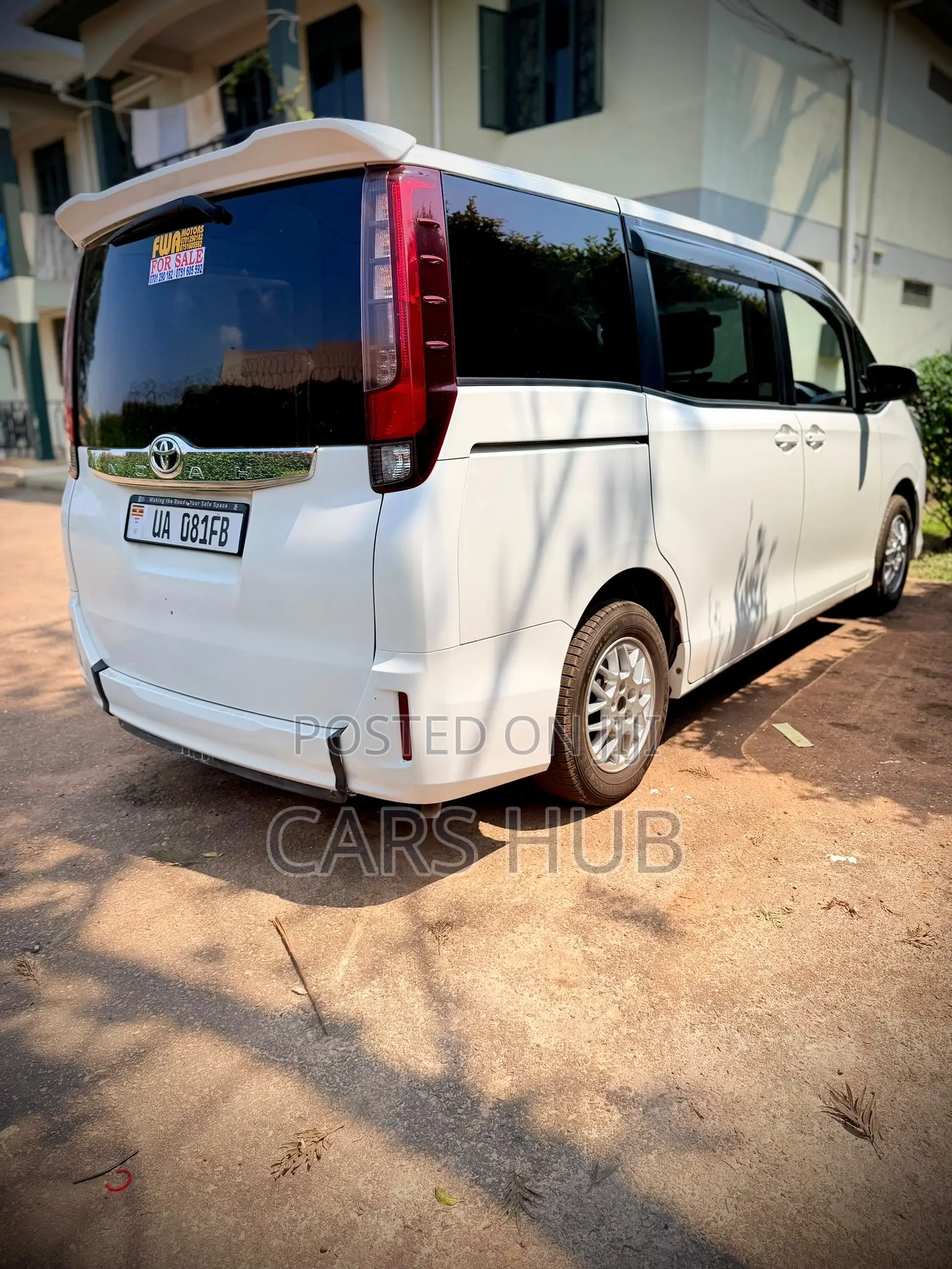 Toyota Noah 2.0 AWD (8 Seater) 2017 White