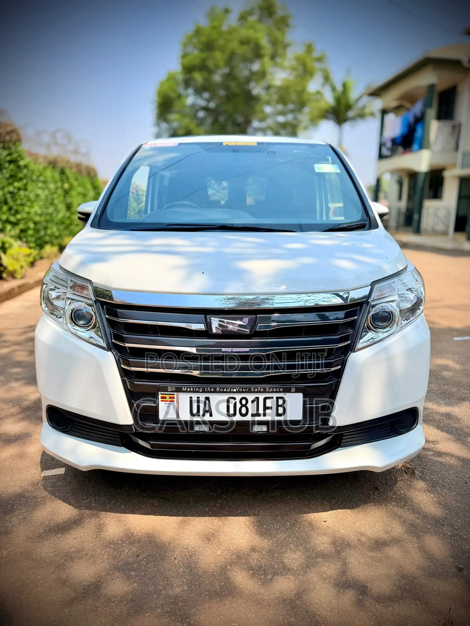 Toyota Noah 2.0 AWD (8 Seater) 2017 White