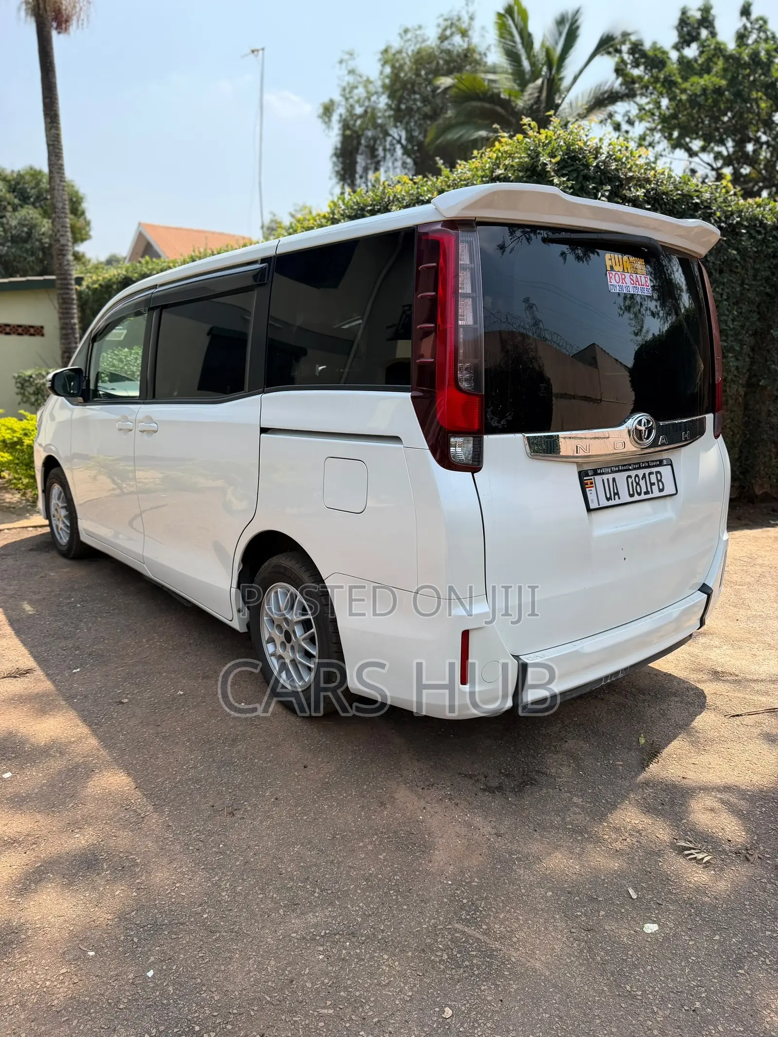 Toyota Noah 2.0 AWD (8 Seater) 2017 White
