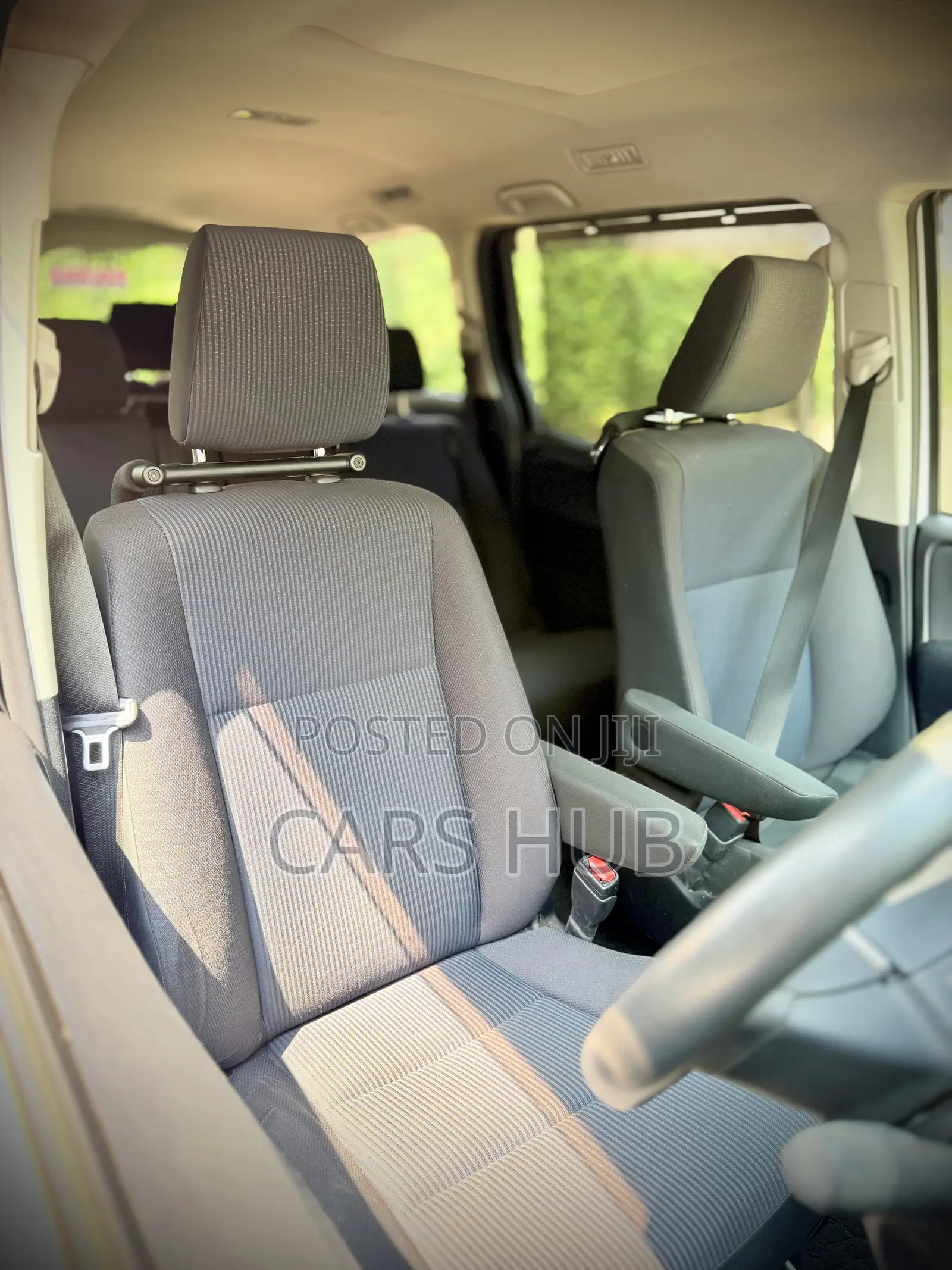 Toyota Noah 2.0 AWD (8 Seater) 2017 White