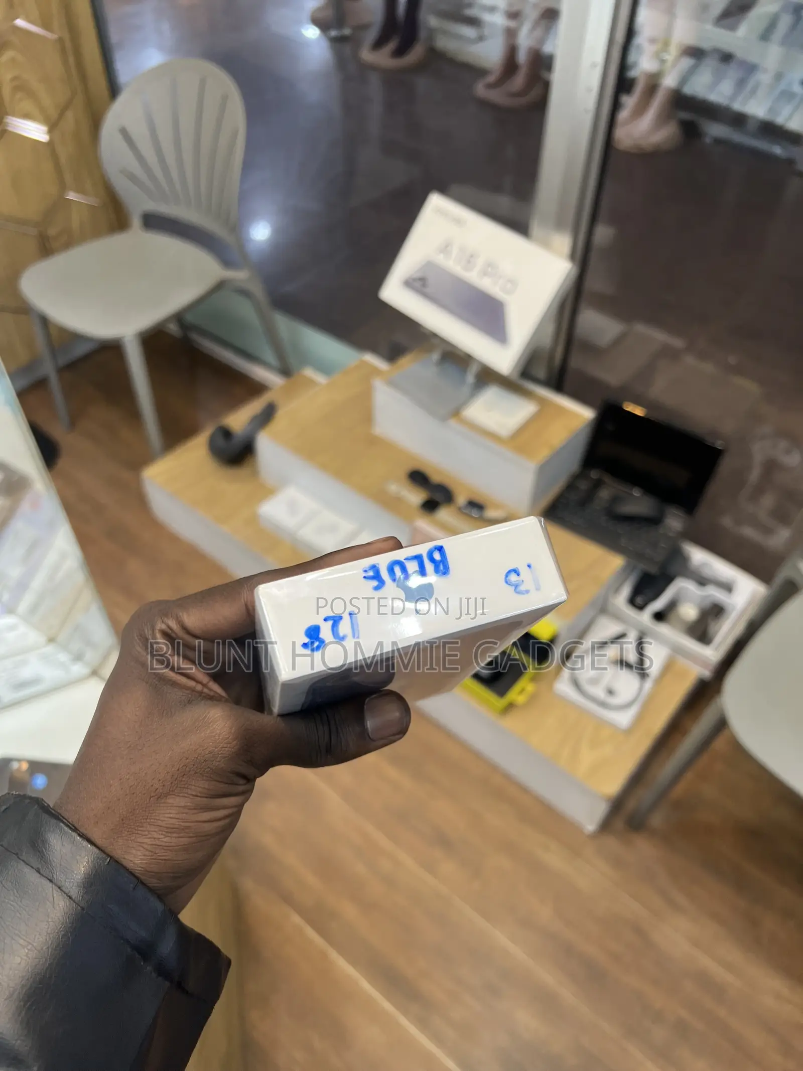 New Apple iPhone 13 128 GB Blue