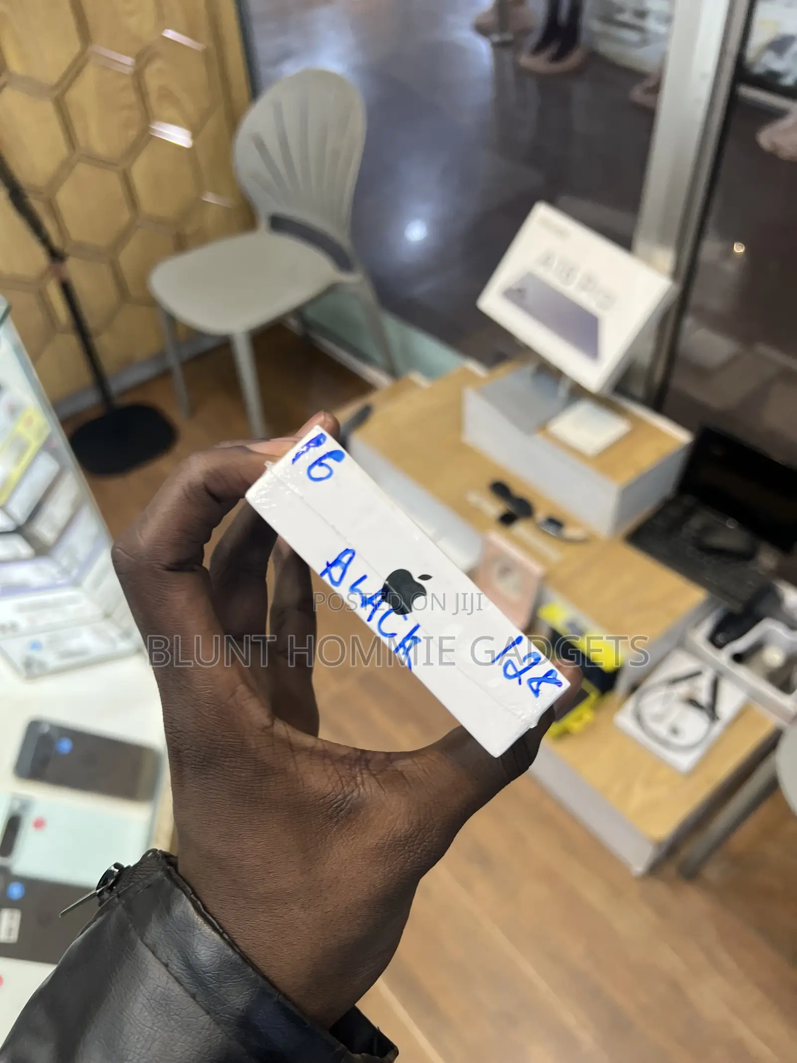 New Apple iPhone 16 128 GB Black