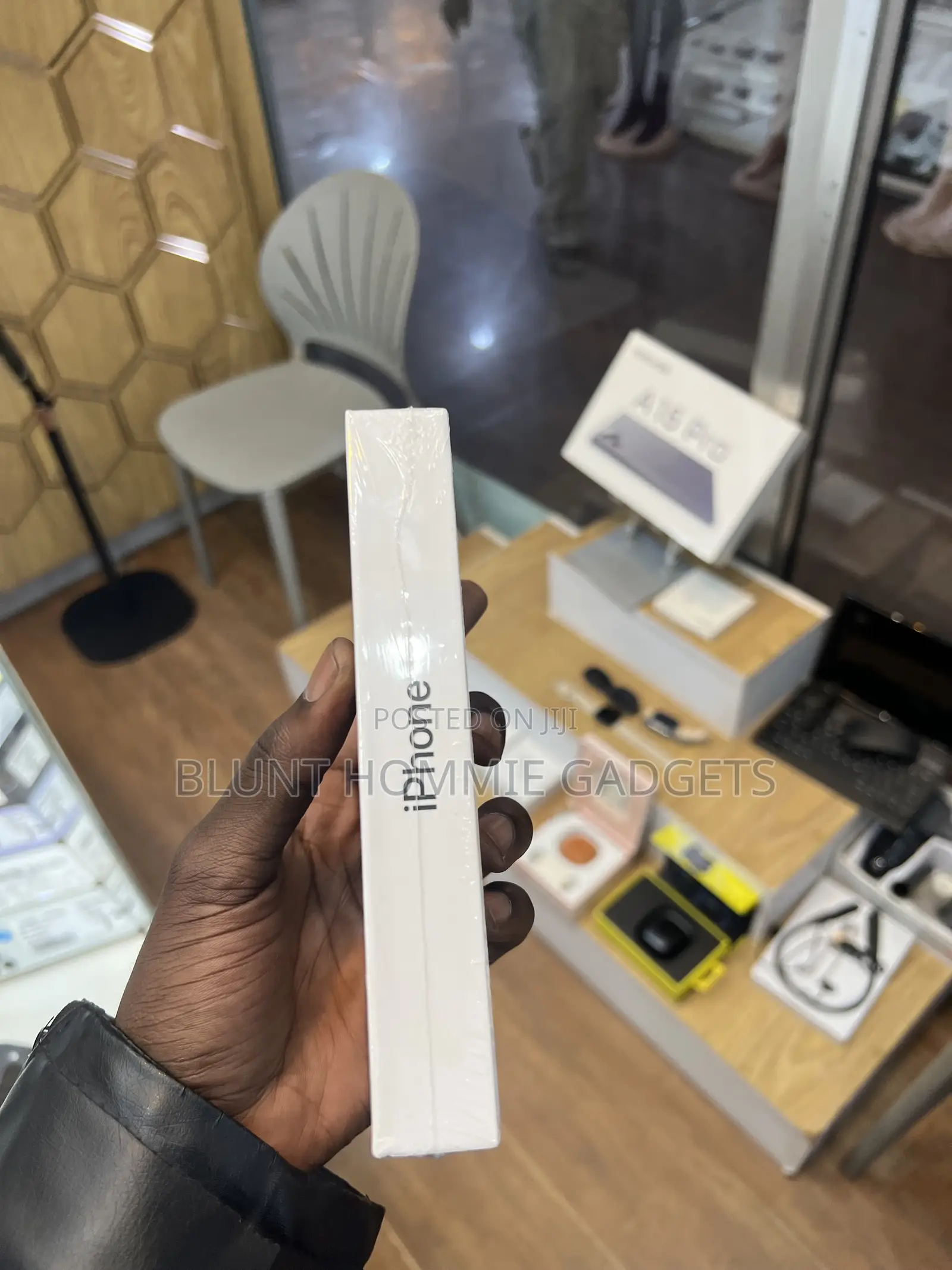 New Apple iPhone 16 128 GB Black