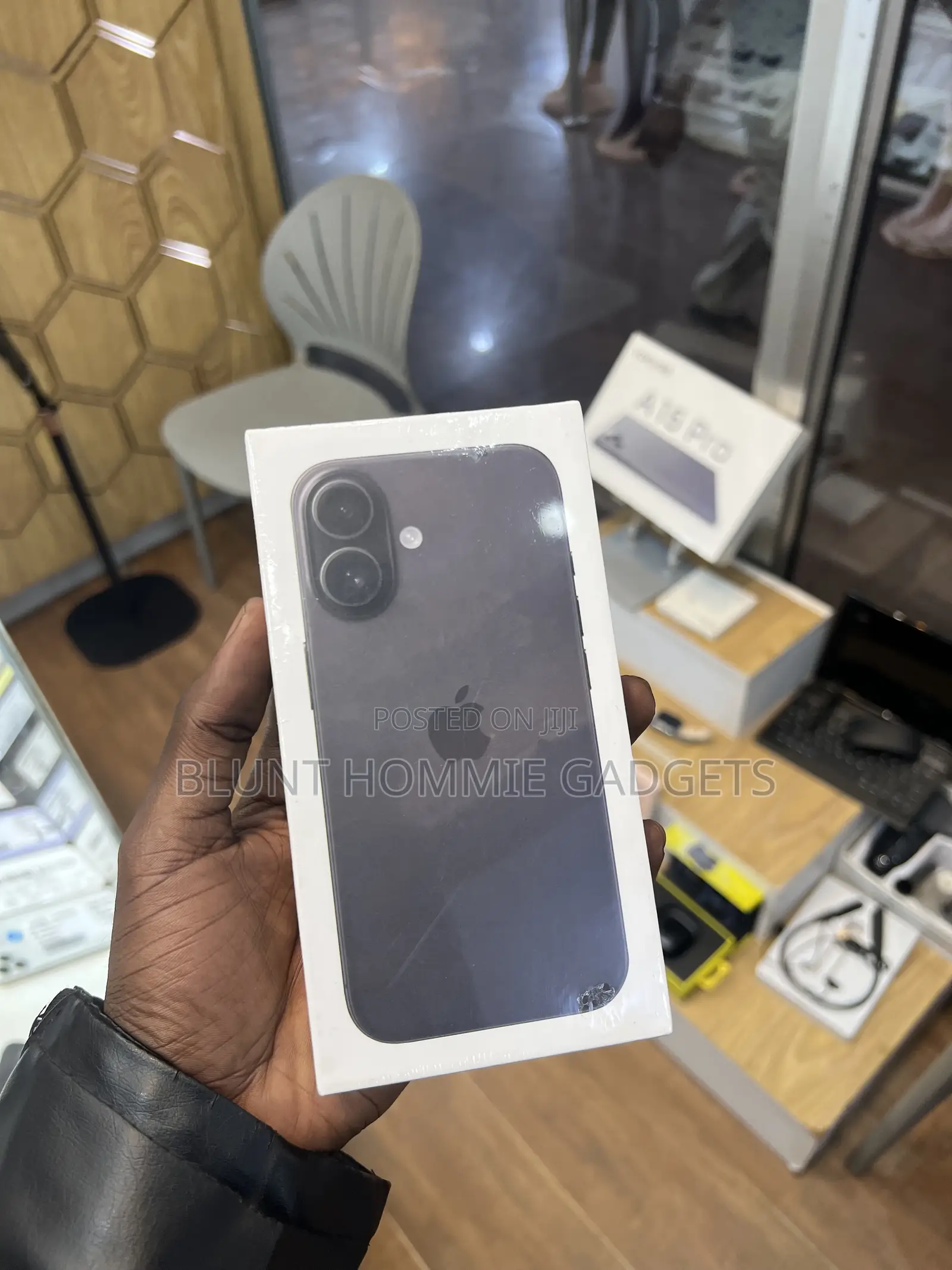 New Apple iPhone 16 128 GB Black