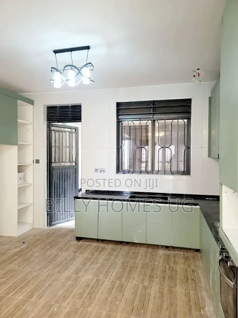 5bdrm Mansion in Ssisa for sale